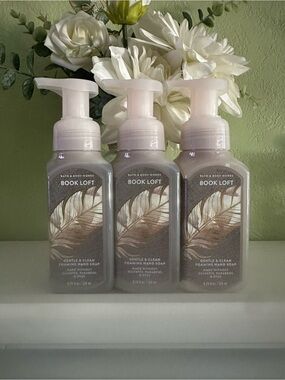 Bath & Body Works Book Loft Foaming Hand Soap - White, Brown